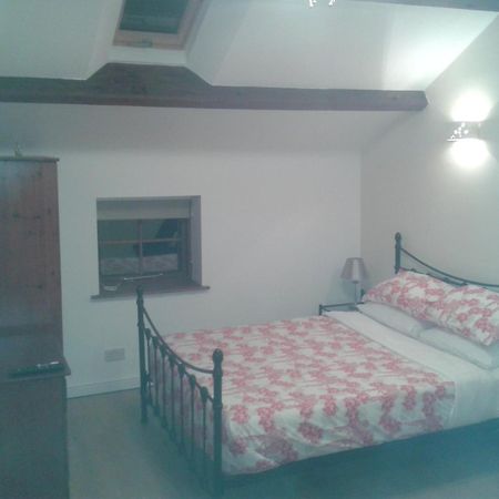 Brook Barn B&B Хейл Номер фото
