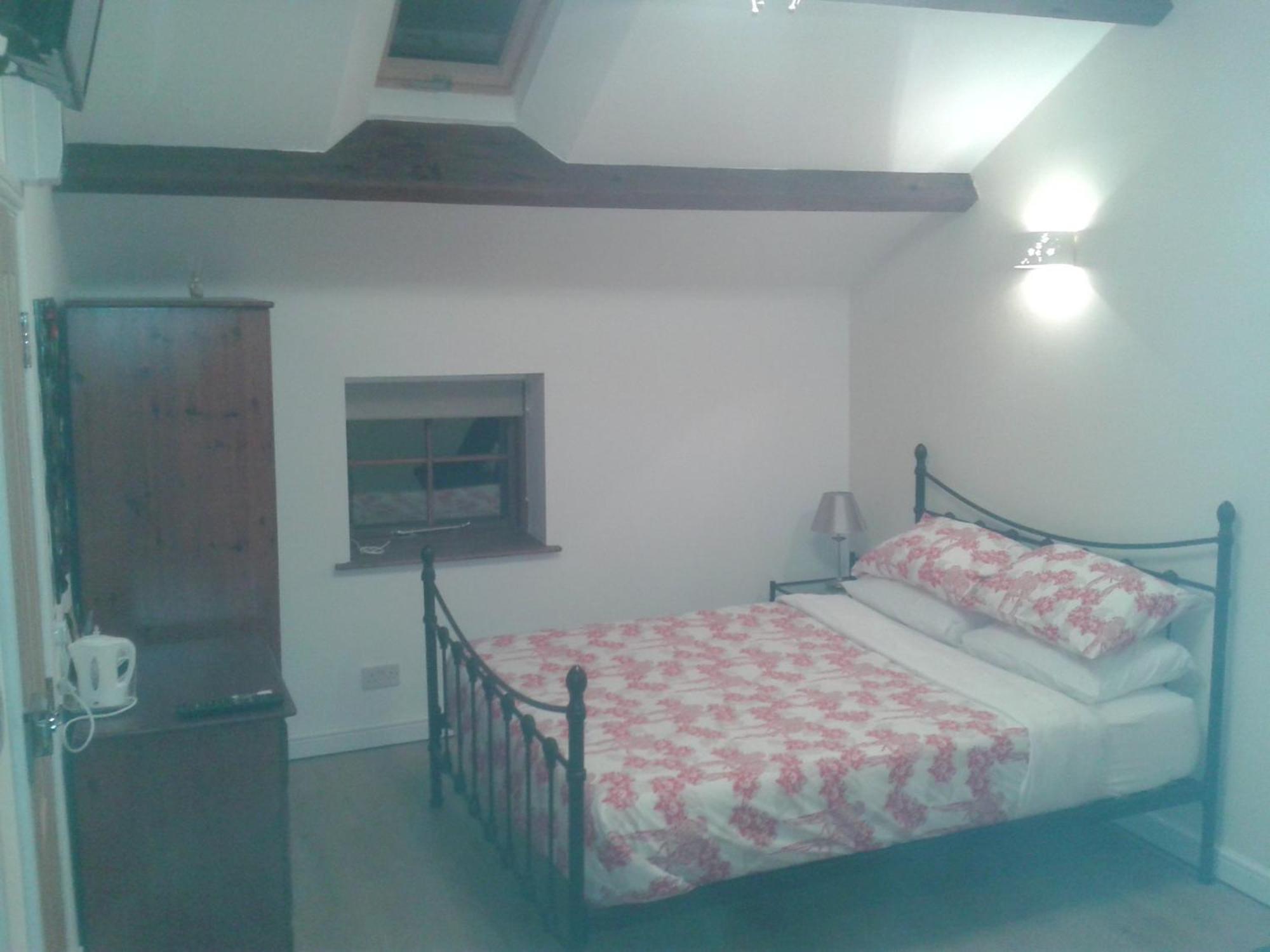 Brook Barn B&B Хейл Номер фото